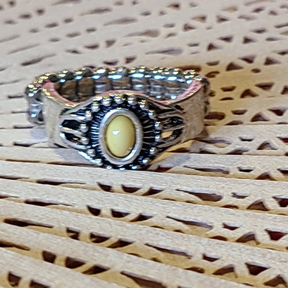 Size 7 Stretchy Ring